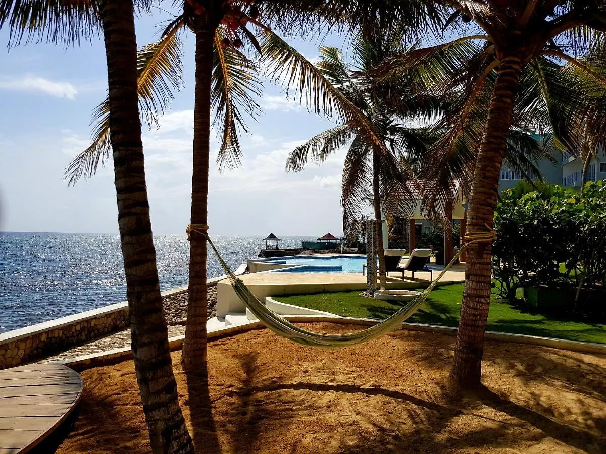 Apartamento Whispering Seas Oceanfront Suite Ocho Rios