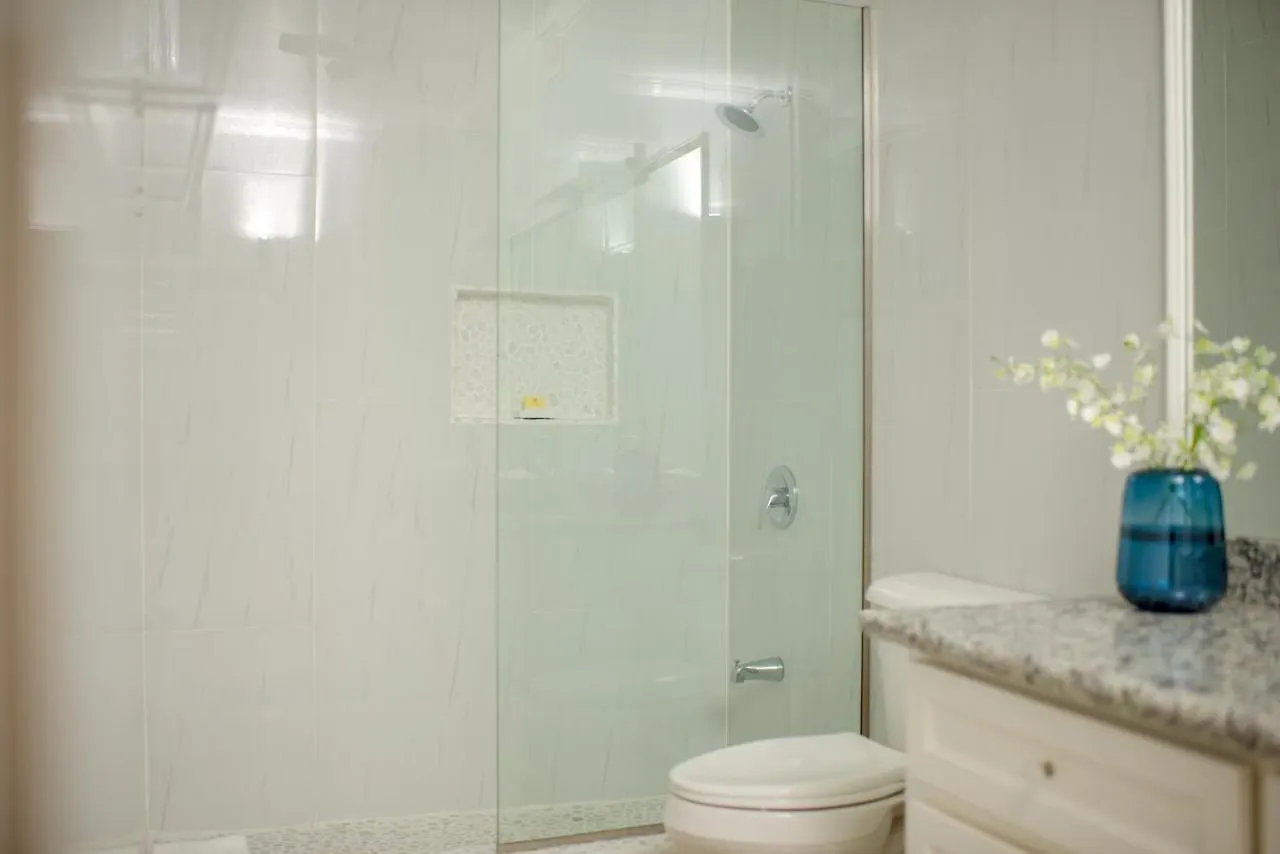Whispering Seas Oceanfront Suite Ocho Rios Apartamento