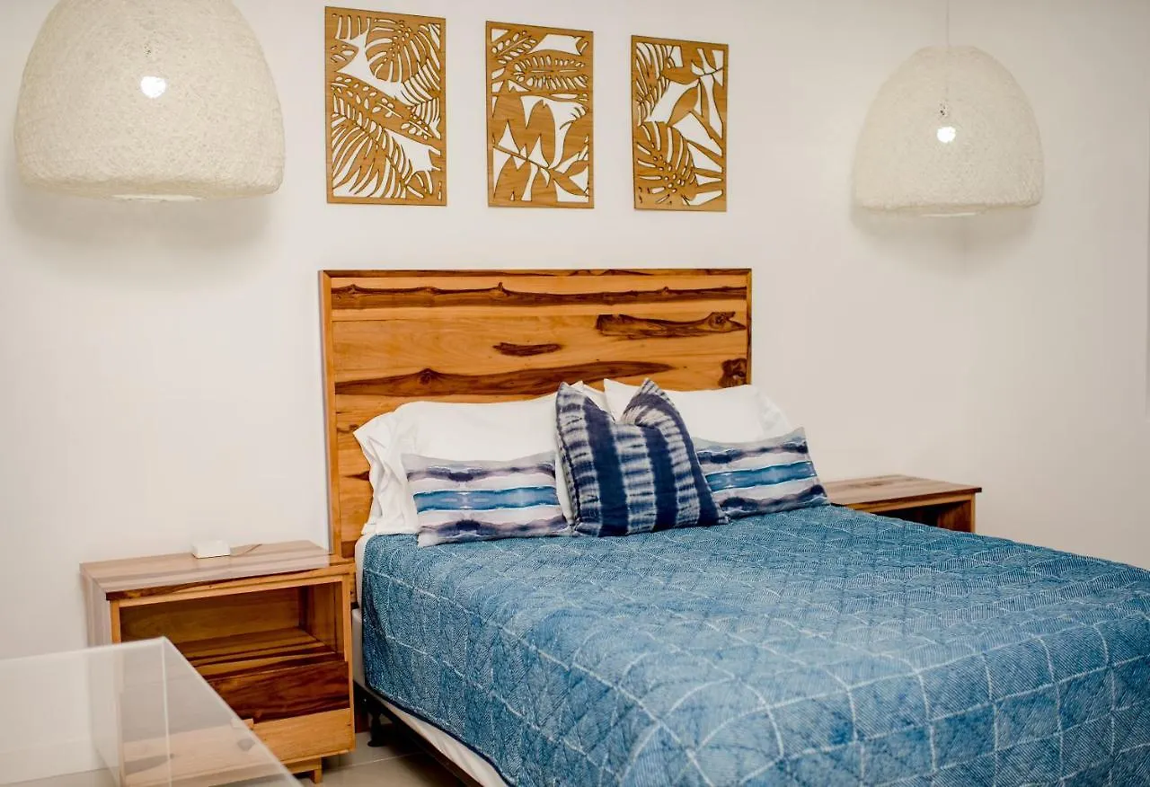 Apartamento Whispering Seas Oceanfront Suite Ocho Rios