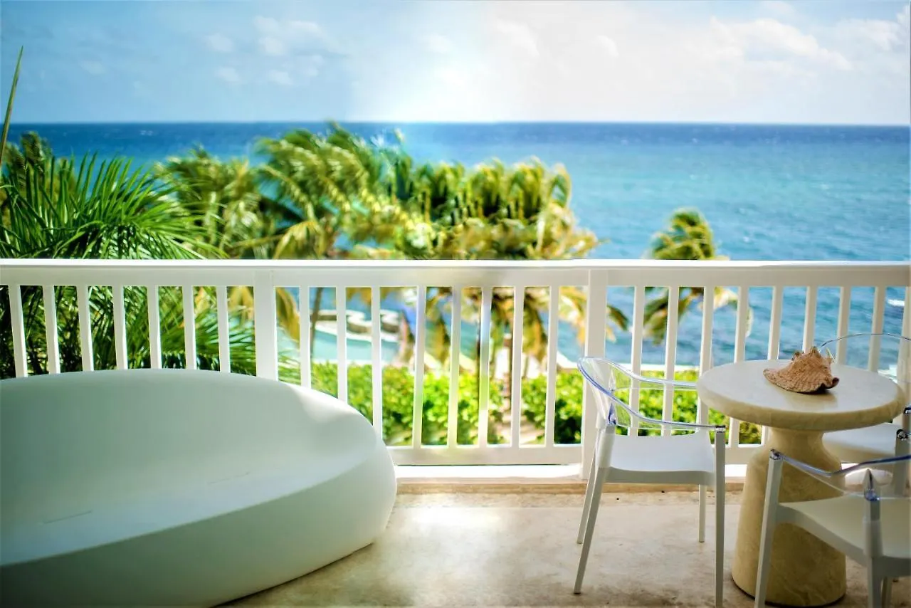 Whispering Seas Oceanfront Suite Ocho Ríos